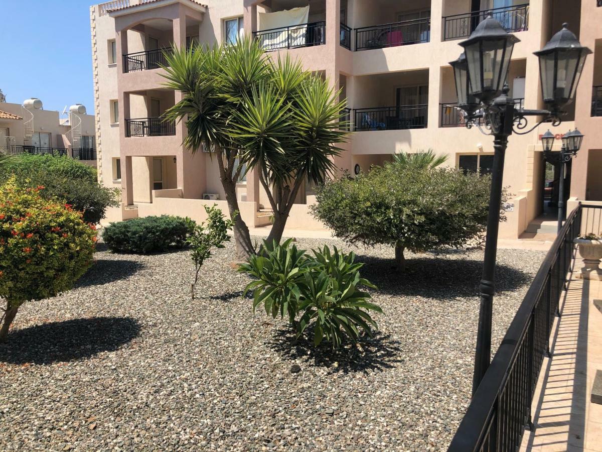 Royal Seacrest Apartment Пафос Екстериор снимка