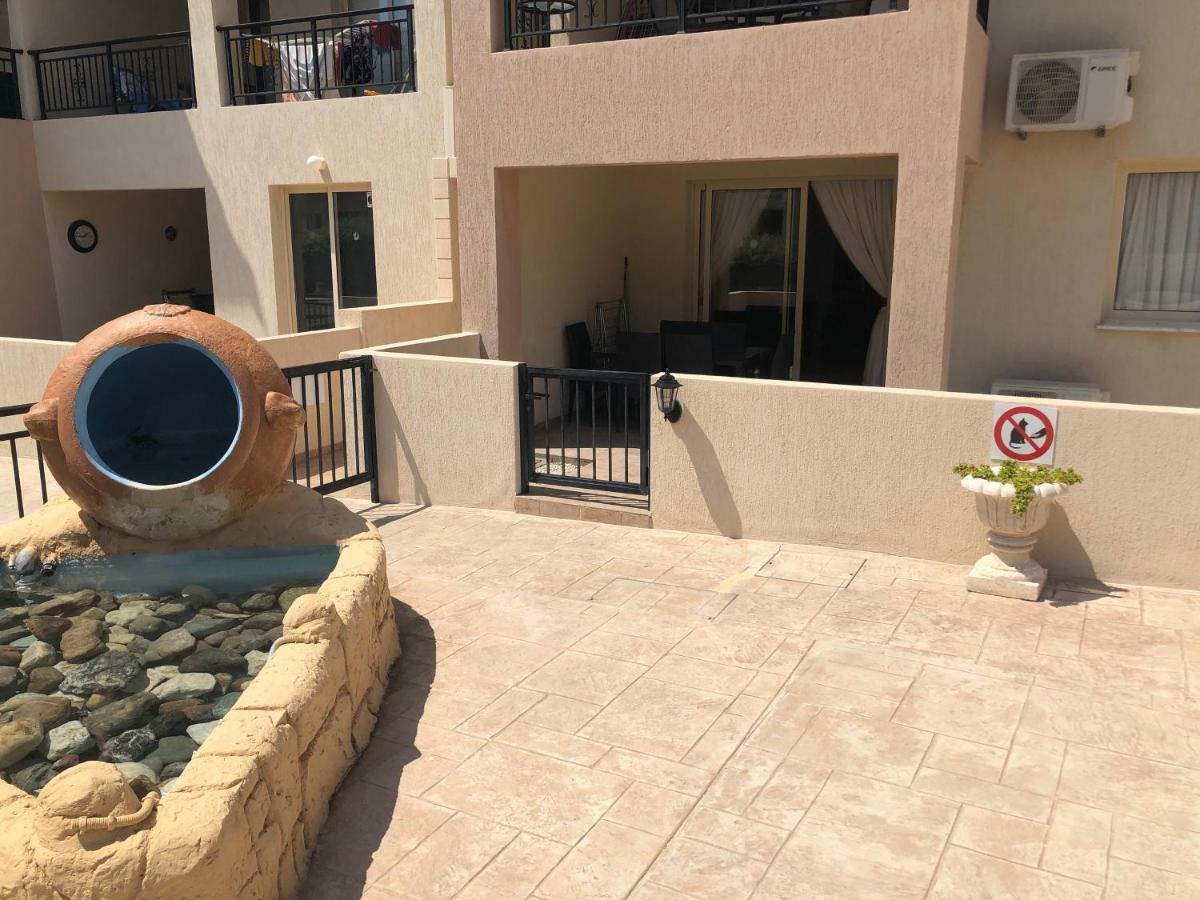 Royal Seacrest Apartment Пафос Екстериор снимка