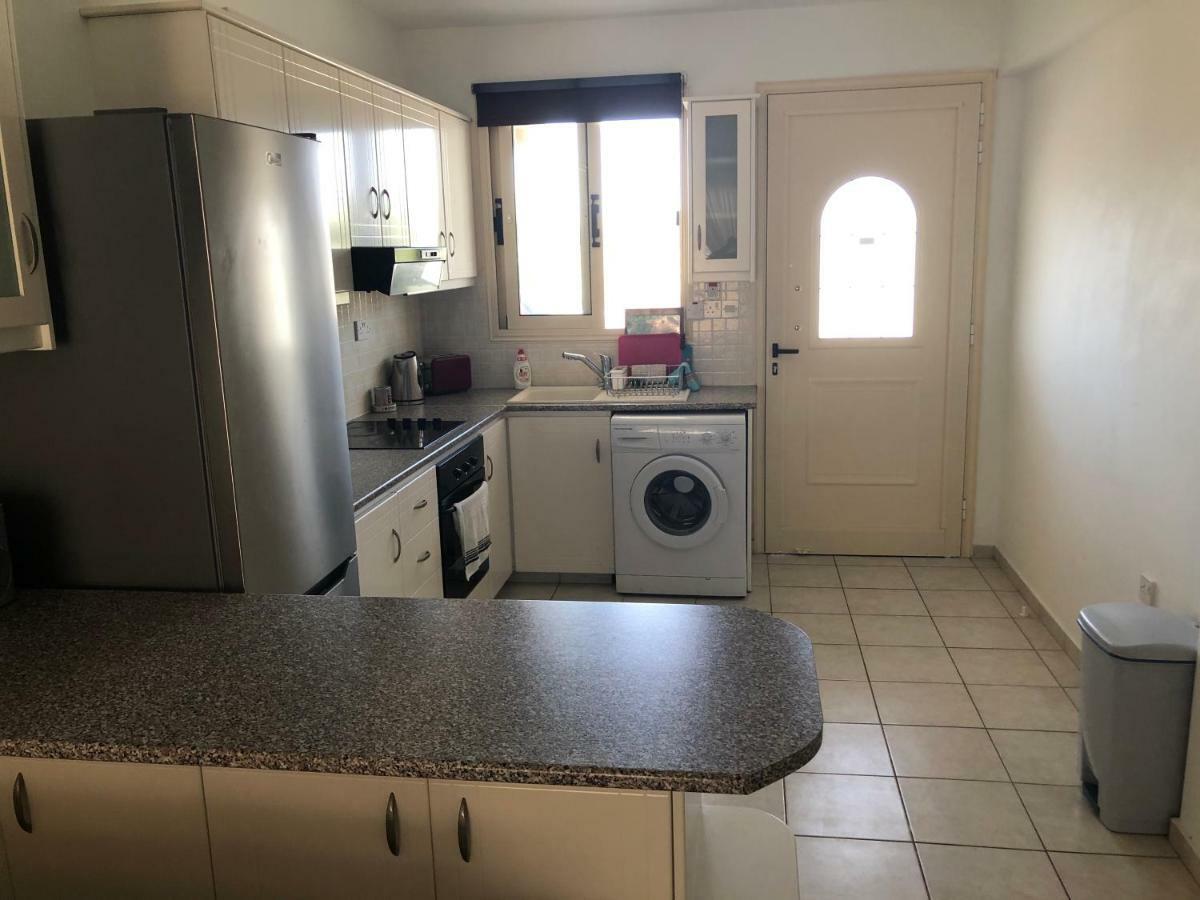 Royal Seacrest Apartment Пафос Екстериор снимка