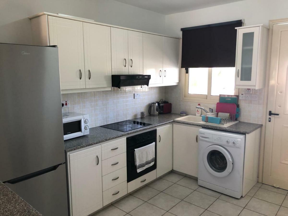 Royal Seacrest Apartment Пафос Екстериор снимка