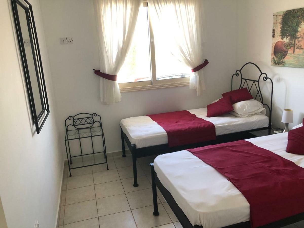 Royal Seacrest Apartment Пафос Екстериор снимка