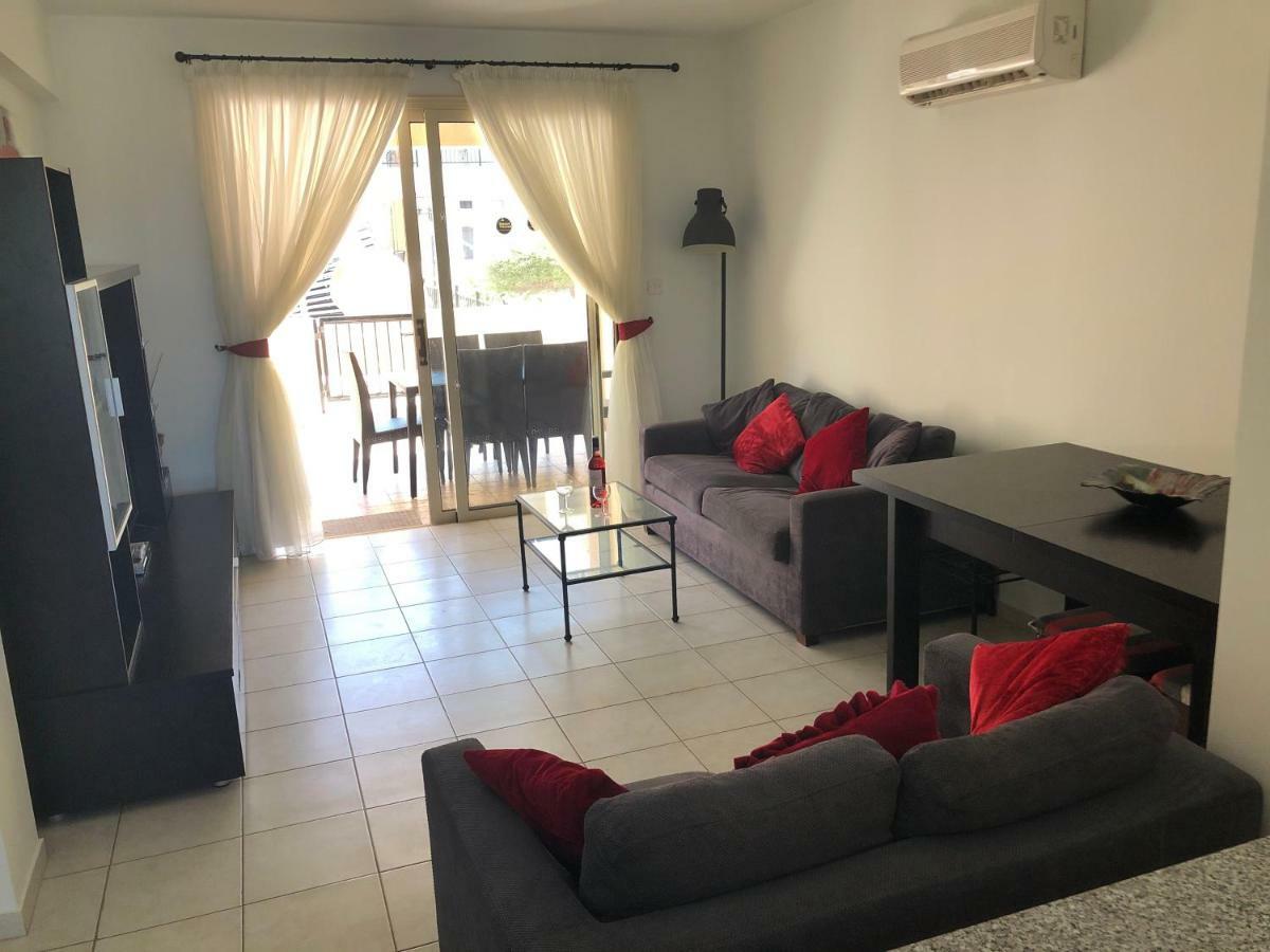 Royal Seacrest Apartment Пафос Екстериор снимка