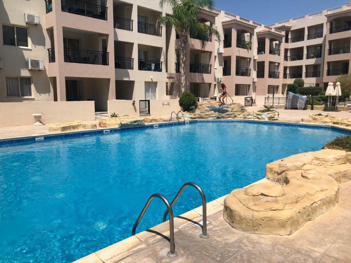 Royal Seacrest Apartment Пафос Екстериор снимка