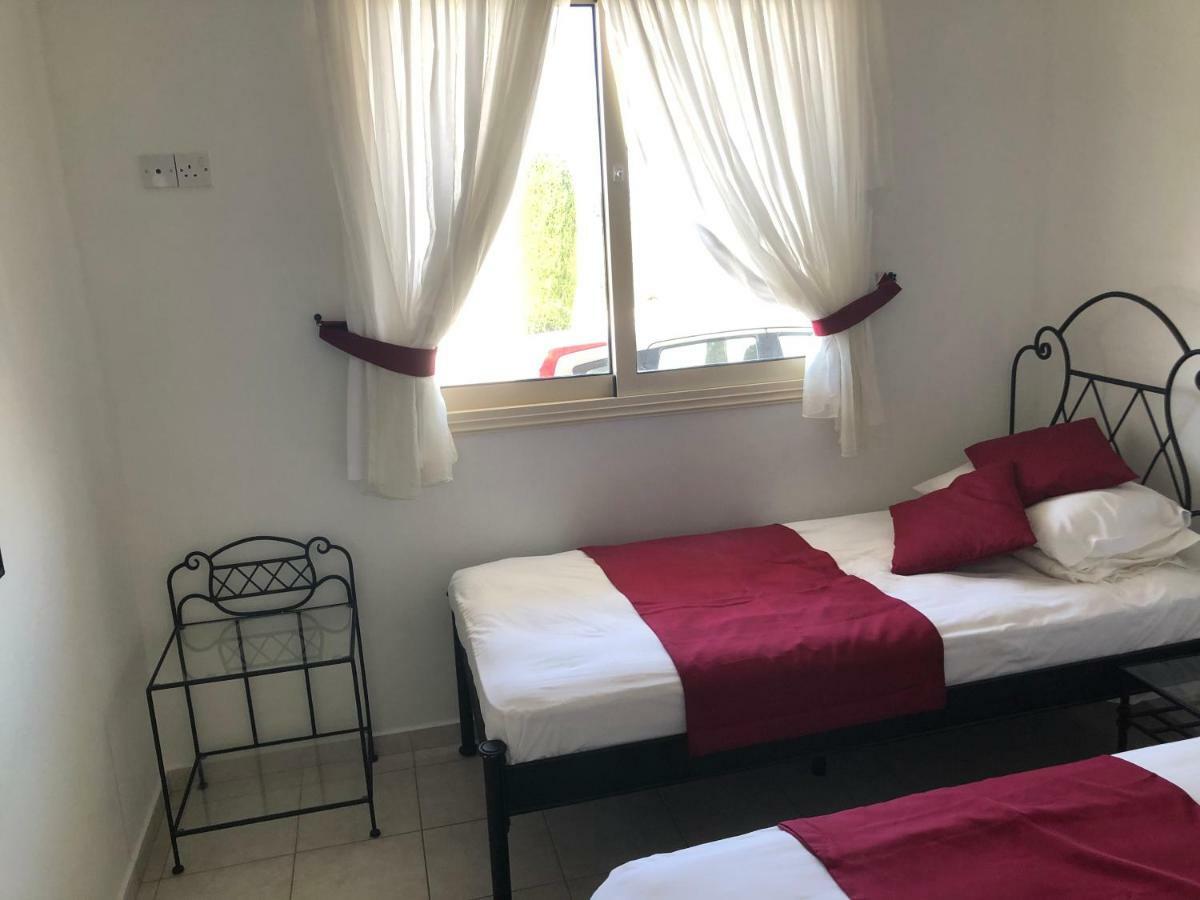 Royal Seacrest Apartment Пафос Екстериор снимка