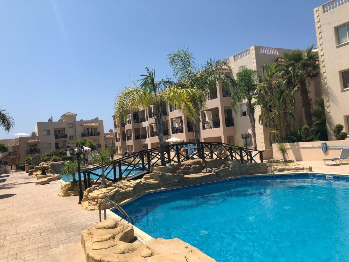 Royal Seacrest Apartment Пафос Екстериор снимка