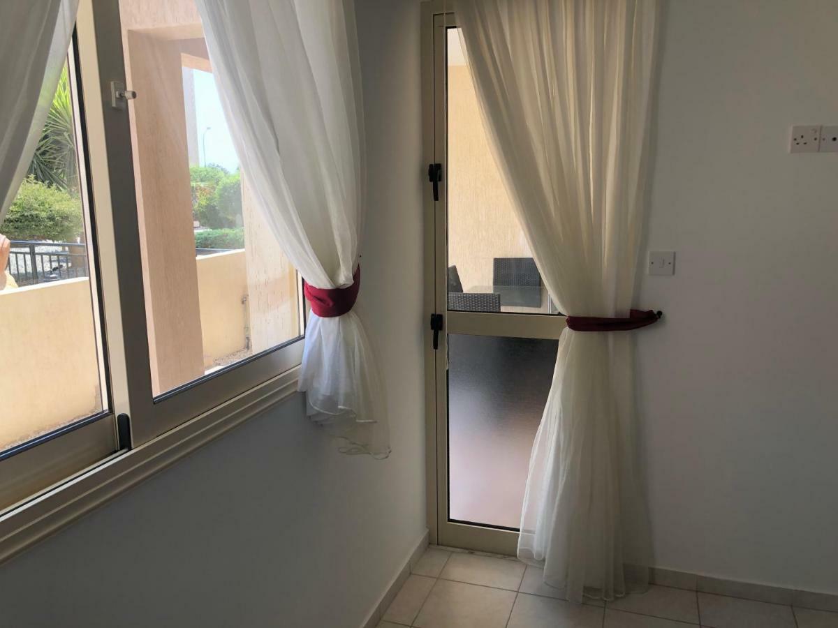 Royal Seacrest Apartment Пафос Екстериор снимка