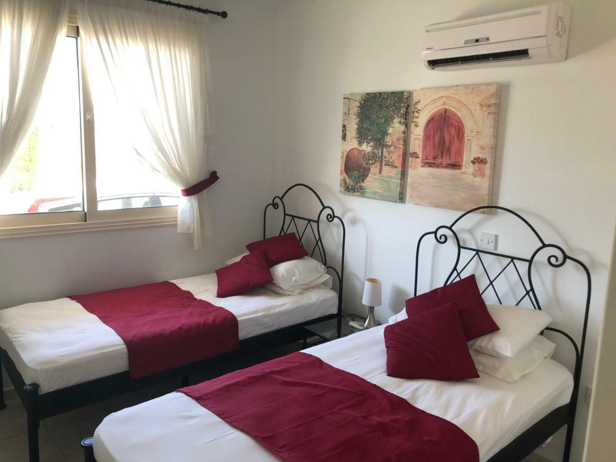 Royal Seacrest Apartment Пафос Екстериор снимка