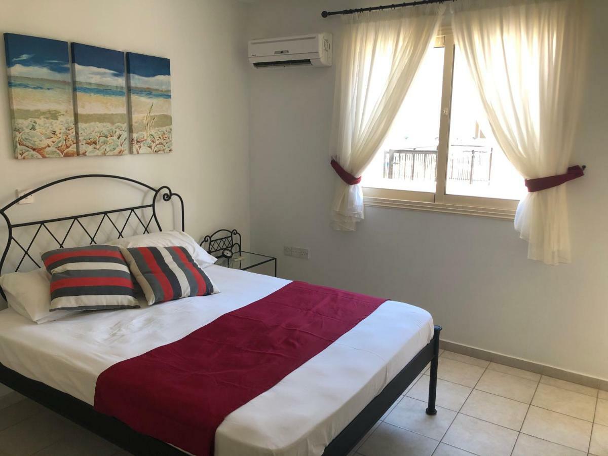 Royal Seacrest Apartment Пафос Екстериор снимка